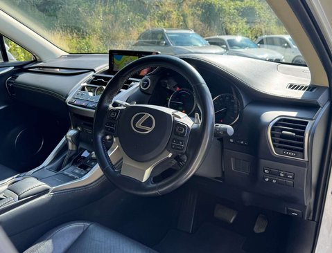 Lexus NX 2.5 NX 300h Takumi CVT 4WD 5dr 17