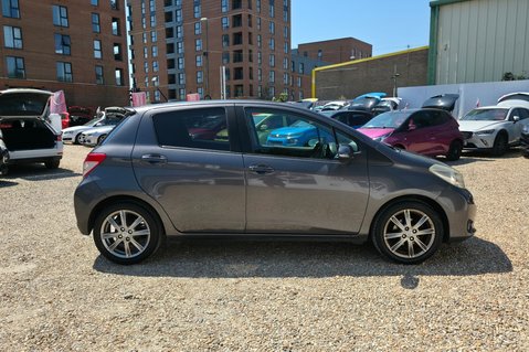 Toyota Yaris VVT-I SR.. AUTOMATIC.. 5 SERVICES.. STUNNING EXAMPLE..  12
