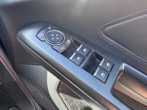 Ford Focus TITANIUM X 23