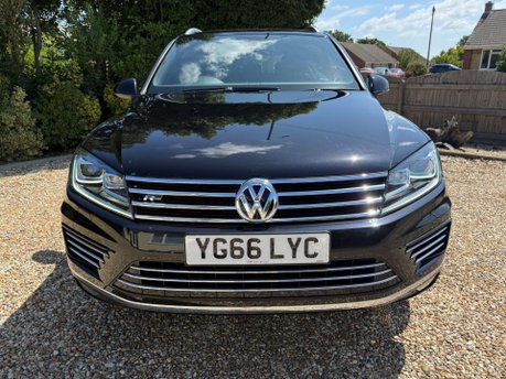 Volkswagen Touareg 3.0 TDI V6 BlueMotion Tech R-Line SUV 5dr Diesel Tiptronic 4WD Euro 6 (s/s) 8