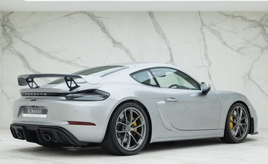 Porsche 718 Cayman GT4 7