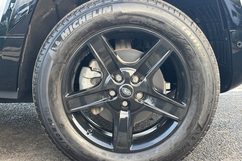 Land Rover Defender 90 D250 Hard Top SE MHEV 35