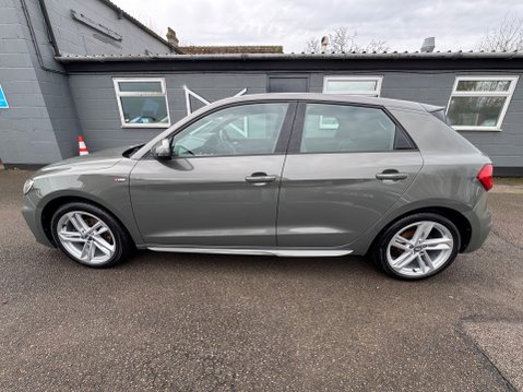 Audi A1 S LINE 35 TFSI S-A 5