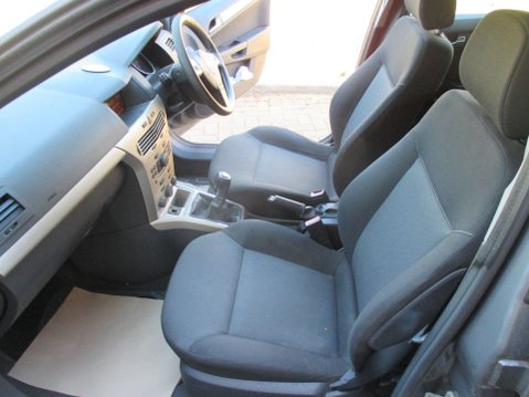 Vauxhall Astra 1.6i 16v Club 5dr 24