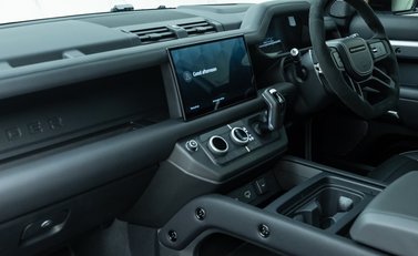 Land Rover Defender 90 V8 P525 URBAN 20