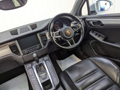 Porsche Macan 3.0 Macan GTS Semi-Auto 4WD 5dr 46