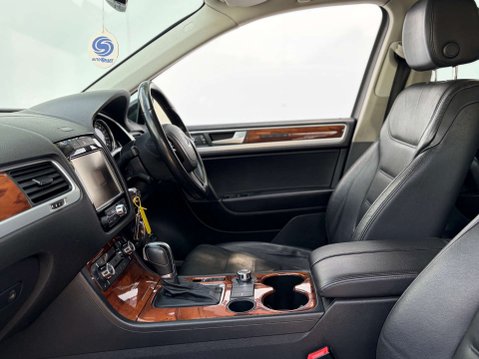 Volkswagen Touareg 3.0 Touareg V6 TSi Hybrid Auto 4WD 5dr 67