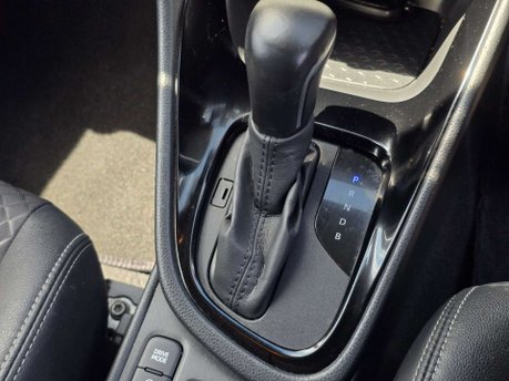 Toyota Yaris 1.5 VVT-h Dynamic Hatchback 5dr Petrol Hybrid E-CVT Euro 6 (s/s) (116 ps) 39