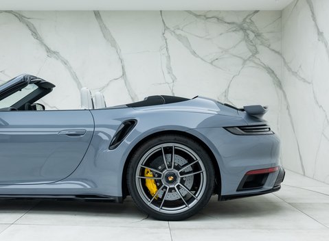 Porsche 911 Turbo S Cabriolet (992) 33