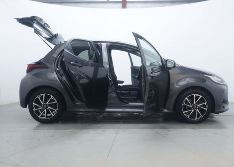 Toyota Yaris 1.5 Yaris Design HEV CVT 5dr 58