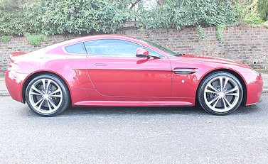 Aston Martin V12 Vantage 3