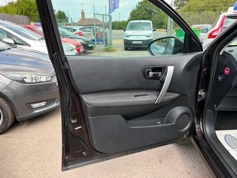 Nissan Qashqai 2.0 n-tec 2WD Euro 5 5dr 25