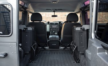 Land Rover Defender 90 XS URBAN TRUCK Carbon Edition 26