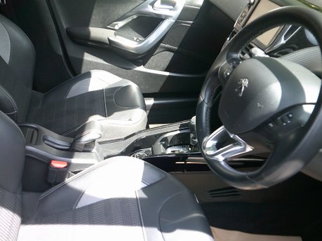 Peugeot 2008 PURETECH S/S ALLURE ONLY 18,000 MILES FROM NEW 10