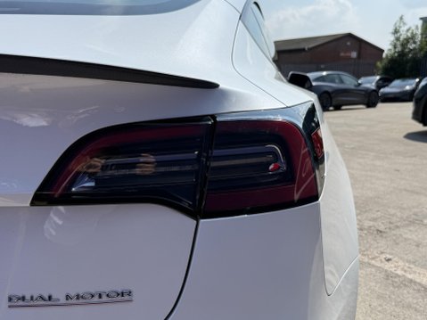 Tesla Model 3 (Dual Motor) Performance Saloon 4dr Electric Auto 4WDE (Performance Upgrade 18