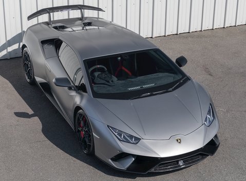 Lamborghini Huracan LP640-4 Performante 8