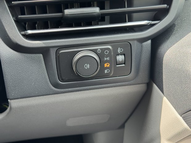 Ford Transit Custom Crew Cab SWB L1H1 Limited 320 A/C Alloys Camera Nav Sensors EURO 6 25