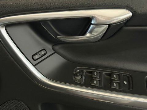Volvo XC60 D5 R-DESIGN LUX NAV AWD 22