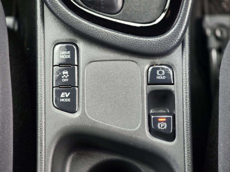 Toyota Yaris 1.5 VVT-h Design Hatchback 5dr Petrol Hybrid E-CVT Euro 6 (s/s) (116 ps) 26