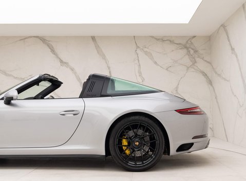 Porsche 911 Targa 4 GTS (991.2) 27