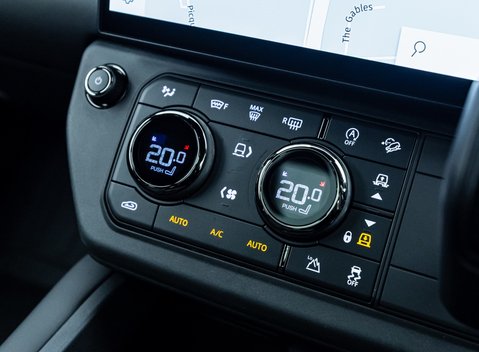 Land Rover Defender 110 OCTA Black 25