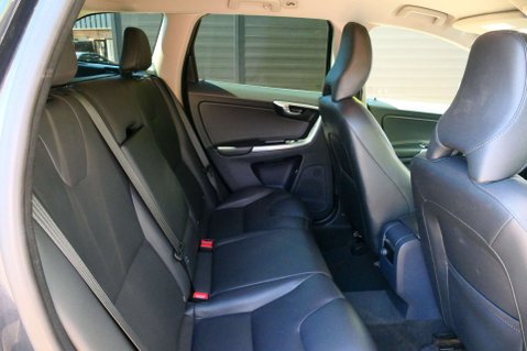 Volvo XC60 2.4 XC60 SE Luxury Nav D5 AWD Auto 4WD 5dr 39