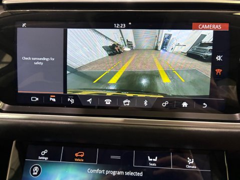 Land Rover Range Rover Velar 2.0 D240 HSE Auto 4WD Euro 6 (s/s) 5dr 44
