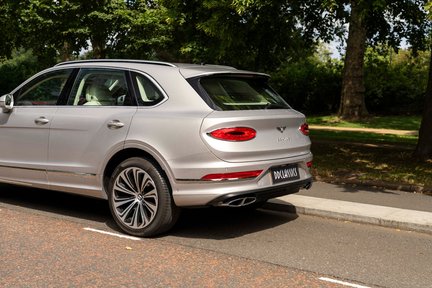 Bentley Bentayga V8 13