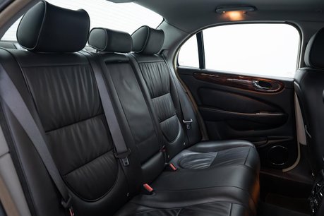 Jaguar XJ 3.0 V6 Sovereign Saloon 4dr Petrol Automatic (249 g/km, 240 bhp) 14