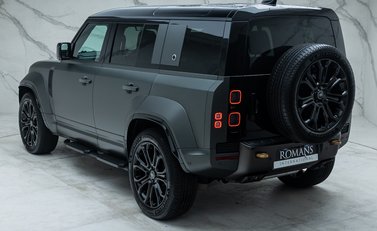 Land Rover Defender 110 OCTA EDITION ONE 11