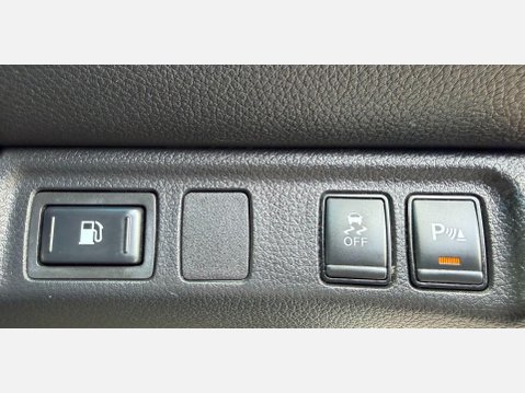 Nissan Navara 2.3 dCi Tekna Pickup Double Cab 4dr Diesel Auto 4WD Euro 6 (190 ps) 32