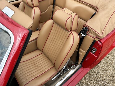 Aston Martin V8 VOLANTE 61