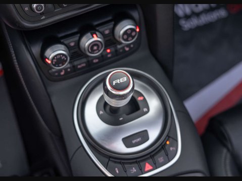 Audi R8 5.2 R8 Spyder Quattro V10 Semi-Auto 4WD 2dr 37