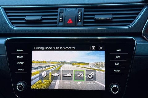 Skoda Superb SE L IV DSG PLUG IN HYBRID -ONE OWNER -FULL SERVICE HISTORY 41