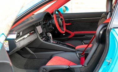 Porsche 911 (991) GT2 RS 13