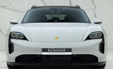 Porsche Taycan GTS Sport Turismo 3