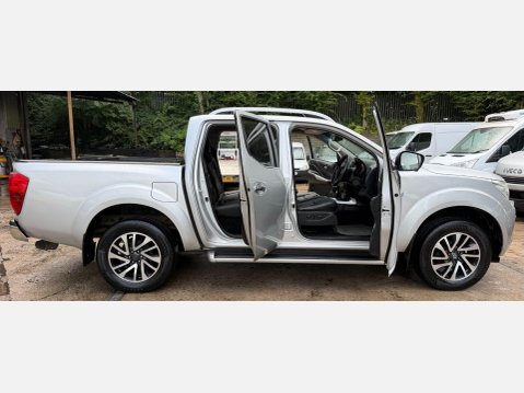 Nissan Navara 2.3 dCi Tekna Pickup Double Cab 4dr Diesel Auto 4WD Euro 6 (190 ps) 39