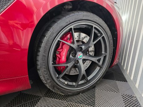 Alfa Romeo Giulia 2.9 V6 Bi-Turbo Quadrifoglio Saloon 4dr Petrol Auto Euro 6 (s/s) (510 ps) 29