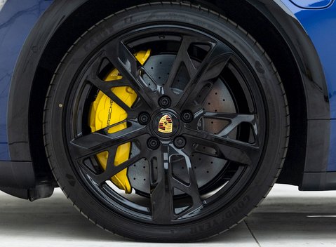 Porsche Taycan Turbo S Cross Turismo 8