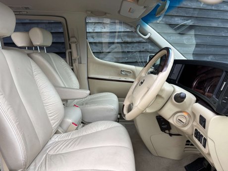 Nissan Elgrand AUTECH 16