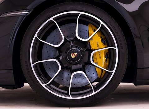 Porsche 911 Turbo S (992) 8