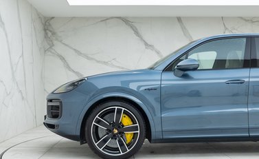 Porsche Cayenne TURBO S E-HYBRID 28
