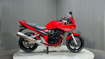 Suzuki Bandit GSF 650 2005 ONLY 15K MOT VERY CLEAN A2 RESTRICTABLE 650CC