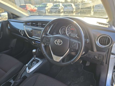 Toyota Auris 1.6 V-Matic Sport Hatchback 5dr Petrol Multidrive S Euro 5 (132 ps) 19