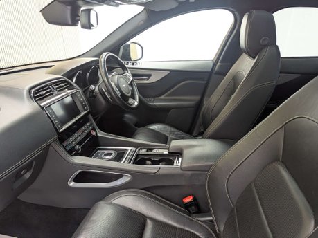 Jaguar F-Pace 2.0 F-PACE R-Sport AWD D Auto 4WD 5dr 35
