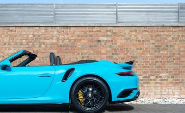 Porsche 911 (991.2) Turbo S Cabriolet 32