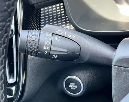 Volvo XC40 2.0 XC40 + B4 MHEV Auto 5dr 49