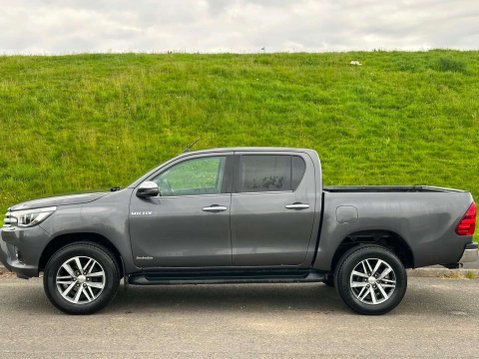 Toyota Hilux 2.4 HI-Luxury Invincible D-4D 4WD Double Cab Auto 4WD 5dr 7