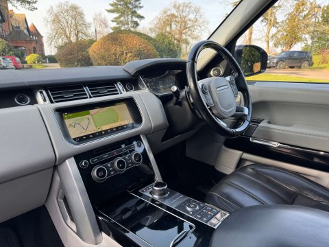 Land Rover Range Rover 3.0 TD V6 Vogue SE Auto 4WD Euro 6 (s/s) 5dr 32