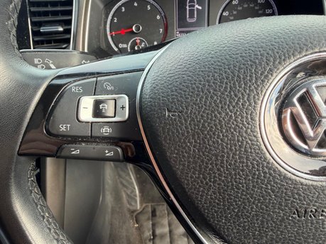 Volkswagen T-Roc DESIGN TSI 17